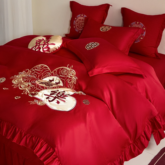 91家纺网 家纺一手货源 找家纺 玉雅家纺 2025新款水洗冰丝刺绣床裙款婚庆四件套 床裙款-心相印