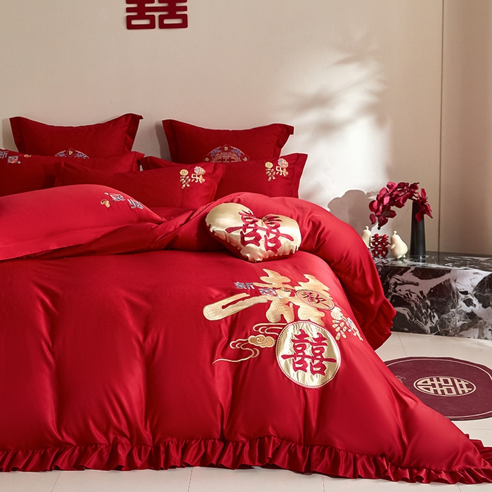 91家纺网 家纺一手货源 找家纺 玉雅家纺 2025新款水洗冰丝刺绣床裙款婚庆四件套 床裙款-新婚快乐