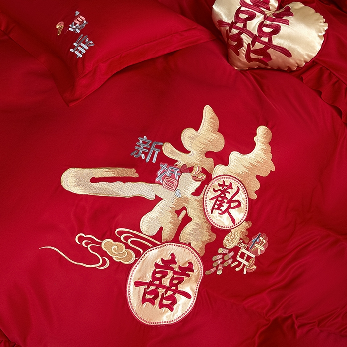 91家纺网 家纺一手货源 找家纺 玉雅家纺 2025新款水洗冰丝刺绣床裙款婚庆四件套 床裙款-新婚快乐