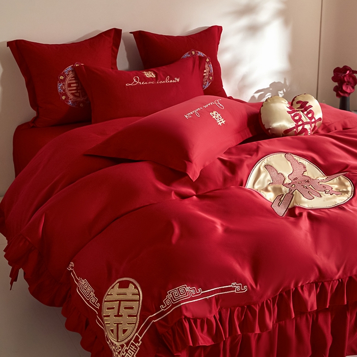 91家纺网 家纺一手货源 找家纺 玉雅家纺 2025新款水洗冰丝刺绣床裙款婚庆四件套 床裙款-喜临门