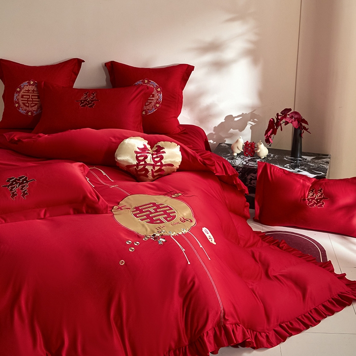 91家纺网 家纺一手货源 找家纺 玉雅家纺 2025新款水洗冰丝刺绣床裙款婚庆四件套 床裙款-大喜日子