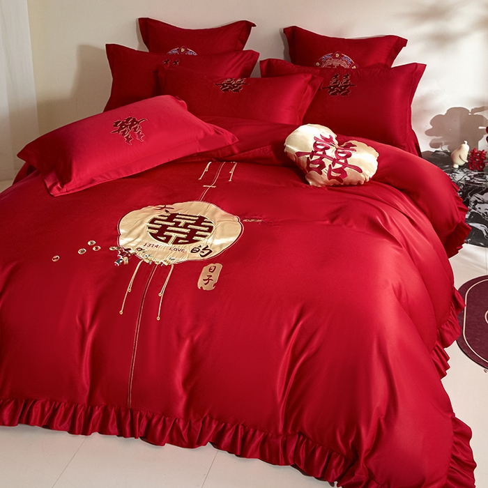 91家纺网 家纺一手货源 找家纺 玉雅家纺 2025新款水洗冰丝刺绣床裙款婚庆四件套 床裙款-大喜日子