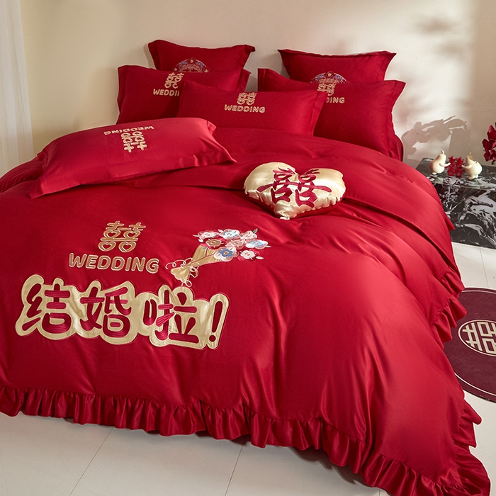 91家纺网 家纺一手货源 找家纺 玉雅家纺 2025新款水洗冰丝刺绣床裙款婚庆四件套 床裙款-我们结婚啦