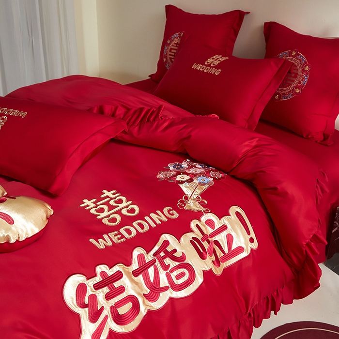 91家纺网 家纺一手货源 找家纺 玉雅家纺 2025新款水洗冰丝刺绣床裙款婚庆四件套 床裙款-我们结婚啦