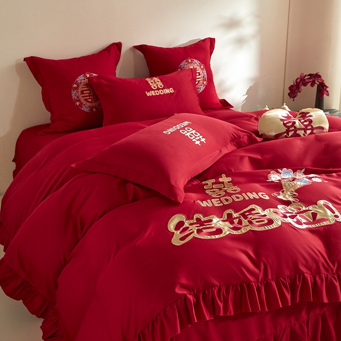 91家纺网 家纺一手货源 找家纺 玉雅家纺 2025新款水洗冰丝刺绣床裙款婚庆四件套 床裙款-我们结婚啦