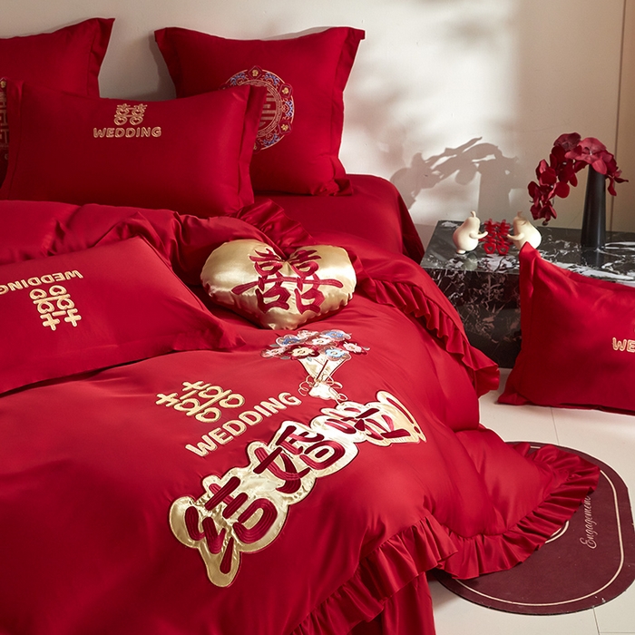 91家纺网 家纺一手货源 找家纺 玉雅家纺 2025新款水洗冰丝刺绣床裙款婚庆四件套 床裙款-我们结婚啦