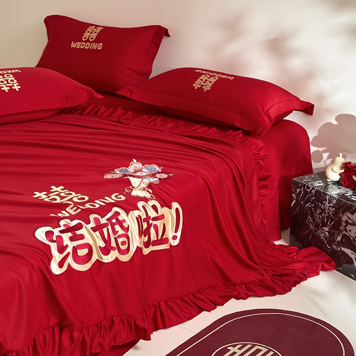 91家纺网 家纺一手货源 找家纺 玉雅家纺 2025新款水洗冰丝刺绣床裙款婚庆四件套 床裙款-我们结婚啦