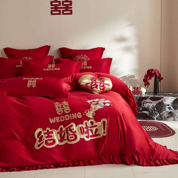 91家纺网 家纺一手货源 找家纺 玉雅家纺 2025新款水洗冰丝刺绣床裙款婚庆四件套 床裙款-我们结婚啦