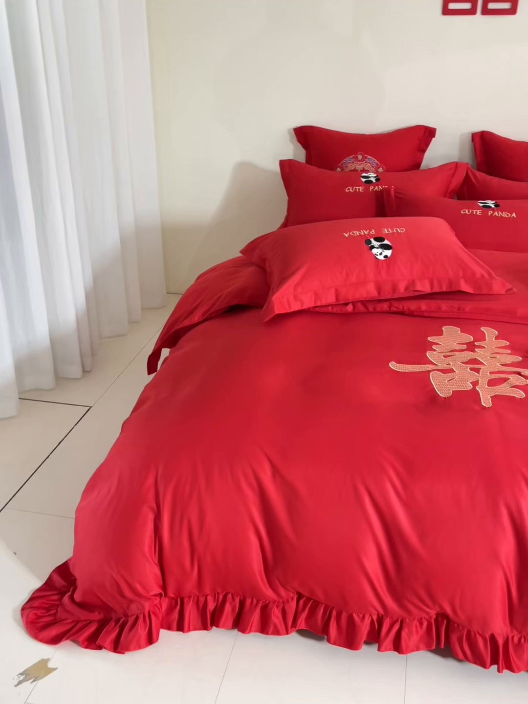 91家纺网 家纺一手货源 找家纺 玉雅家纺 2025新款水洗冰丝刺绣床裙款婚庆四件套 床裙款-欢欢喜喜