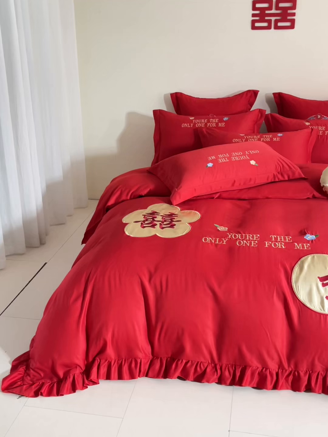 91家纺网 家纺一手货源 找家纺 （总）玉雅家纺 2025新款水洗冰丝刺绣床裙款婚庆四件套