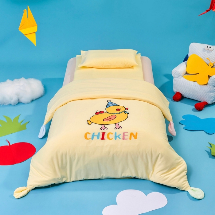 91家纺网 家纺一手货源 找家纺 （总）喜多兔儿童家纺 2025新款小梦幻纯棉针织棉紧密纺绣花幼儿园被子三件套