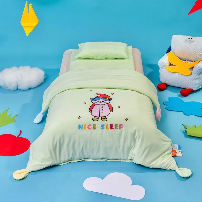 91家纺网 家纺一手货源 找家纺 （总）喜多兔儿童家纺 2025新款小梦幻纯棉针织棉紧密纺绣花幼儿园被子三件套