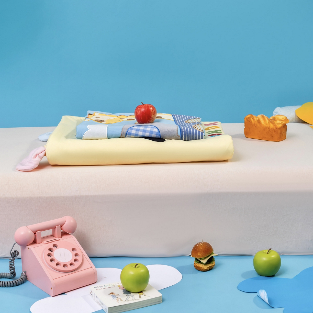 91家纺网 家纺一手货源 找家纺 喜多兔儿童家纺 2025新款小梦幻纯棉针织棉紧密纺绣花幼儿园被子三件套 组合图仅供展示