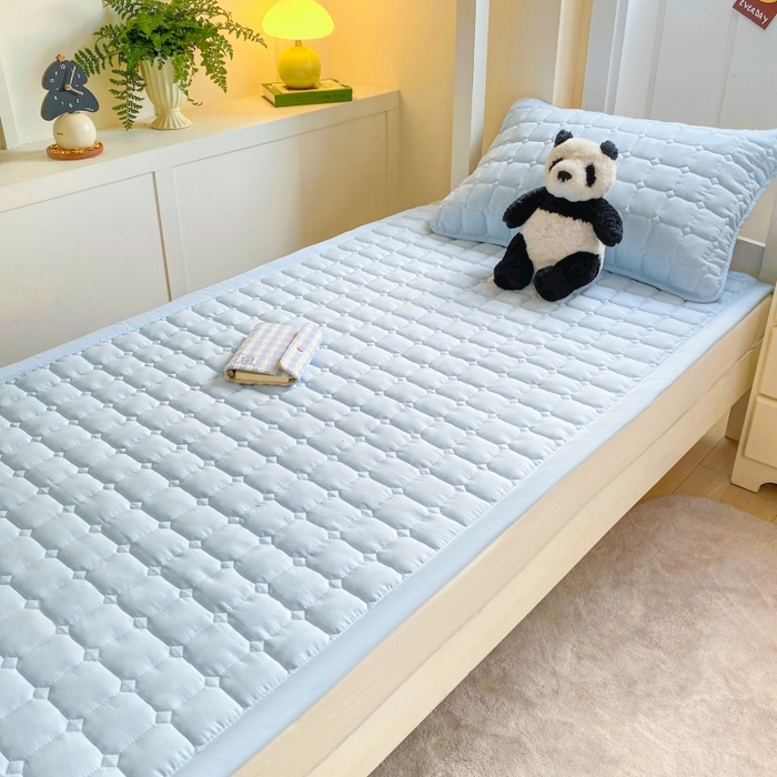 91家纺网 家纺一手货源 找家纺 （总）麒东家纺 2025新款学生纯色水洗棉夹棉床垫