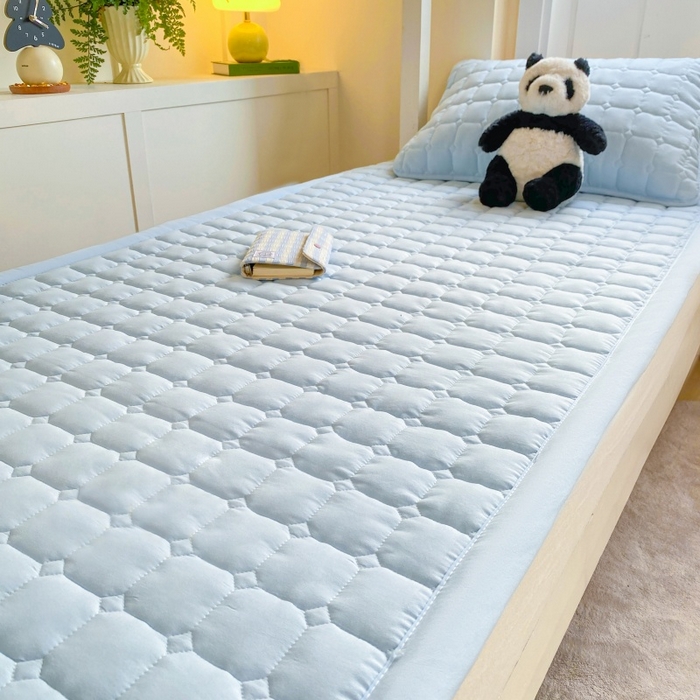 91家纺网 家纺一手货源 找家纺 （总）麒东家纺 2025新款学生纯色水洗棉夹棉床垫