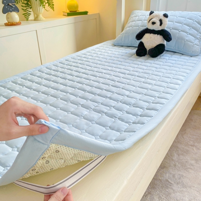 91家纺网 家纺一手货源 找家纺 （总）麒东家纺 2025新款学生纯色水洗棉夹棉床垫