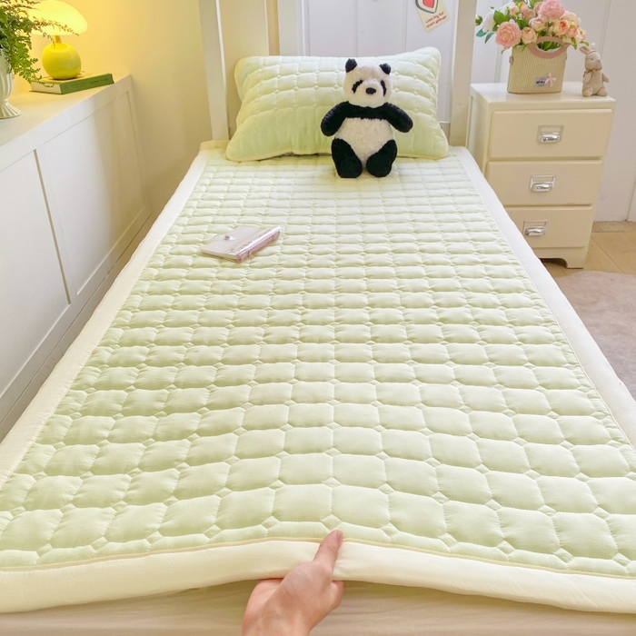 91家纺网 家纺一手货源 找家纺 （总）麒东家纺 2025新款学生纯色水洗棉夹棉床垫