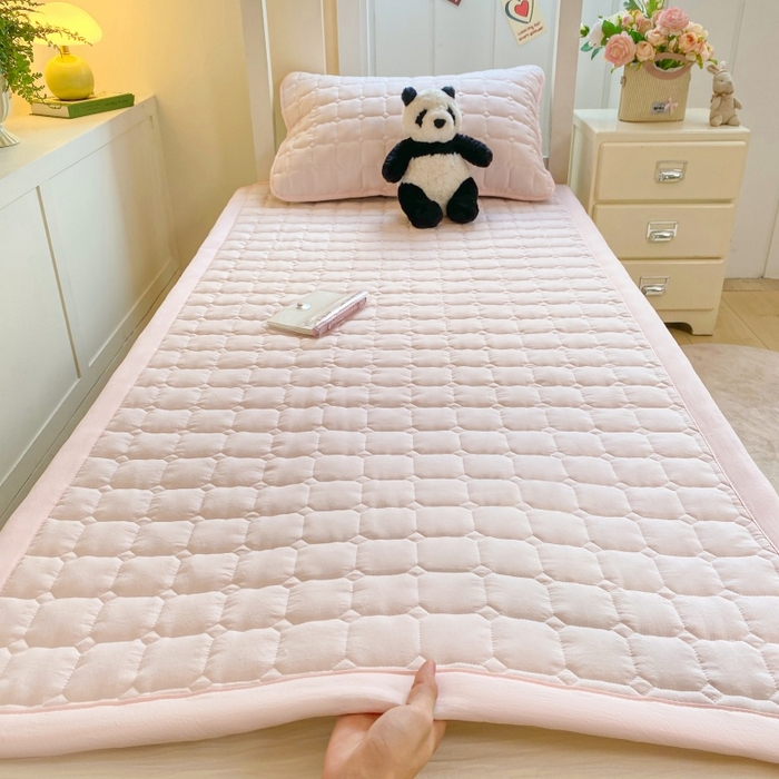 91家纺网 家纺一手货源 找家纺 （总）麒东家纺 2025新款学生纯色水洗棉夹棉床垫