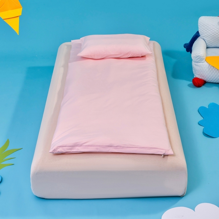 91家纺网 家纺一手货源 找家纺 喜多兔儿童家纺 2025新款小梦幻纯棉针织棉紧密纺绣花幼儿园被子三件套 粉色梦幻小兔