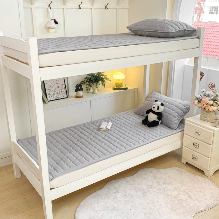 91家纺网 家纺一手货源 找家纺 麒东家纺 2025新款学生纯色水洗棉夹棉床垫 灰色