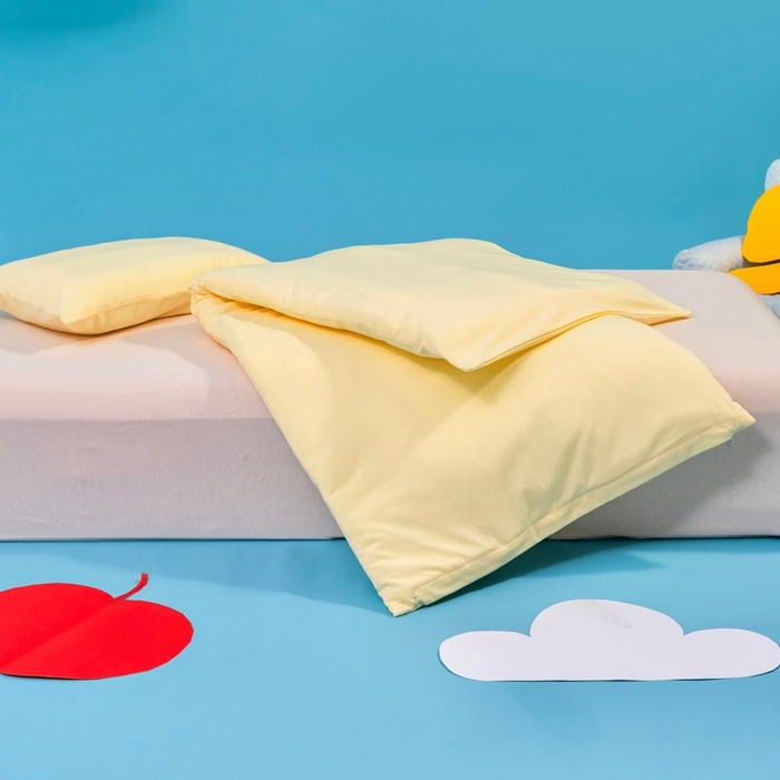 91家纺网 家纺一手货源 找家纺 喜多兔儿童家纺 2025新款小梦幻纯棉针织棉紧密纺绣花幼儿园被子三件套 黄色梦幻小熊猫