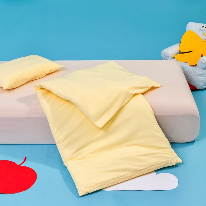 91家纺网 家纺一手货源 找家纺 喜多兔儿童家纺 2025新款小梦幻纯棉针织棉紧密纺绣花幼儿园被子三件套 黄色梦幻小熊猫