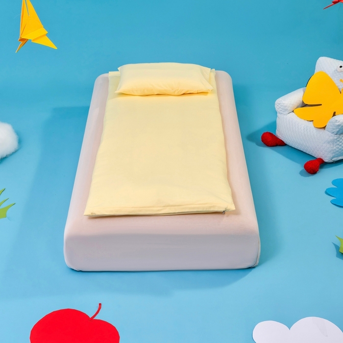 91家纺网 家纺一手货源 找家纺 喜多兔儿童家纺 2025新款小梦幻纯棉针织棉紧密纺绣花幼儿园被子三件套 黄色梦幻小熊猫