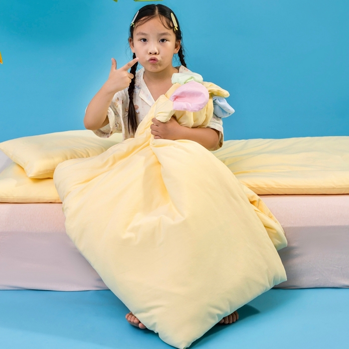 91家纺网 家纺一手货源 找家纺 喜多兔儿童家纺 2025新款小梦幻纯棉针织棉紧密纺绣花幼儿园被子三件套 黄色梦幻小熊猫