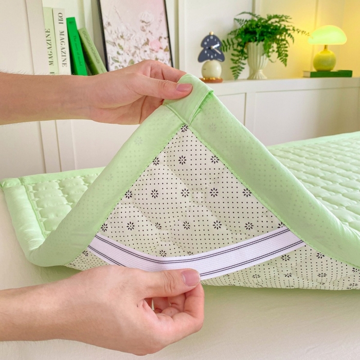 91家纺网 家纺一手货源 找家纺 麒东家纺 2025新款学生纯色水洗棉夹棉床垫 绿色