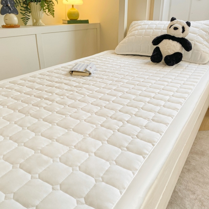 91家纺网 家纺一手货源 找家纺 麒东家纺 2025新款学生纯色水洗棉夹棉床垫 米白