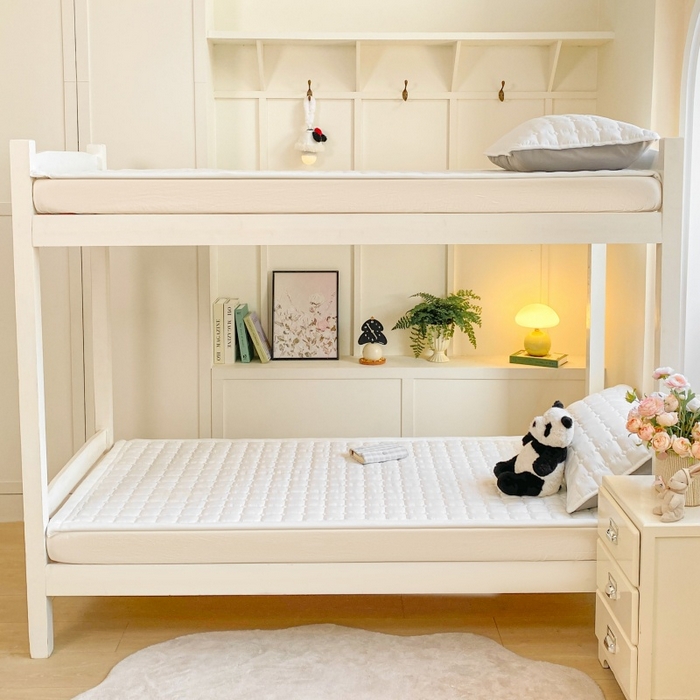 91家纺网 家纺一手货源 找家纺 麒东家纺 2025新款学生纯色水洗棉夹棉床垫 米白