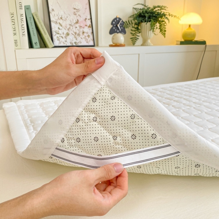 91家纺网 家纺一手货源 找家纺 麒东家纺 2025新款学生纯色水洗棉夹棉床垫 米白