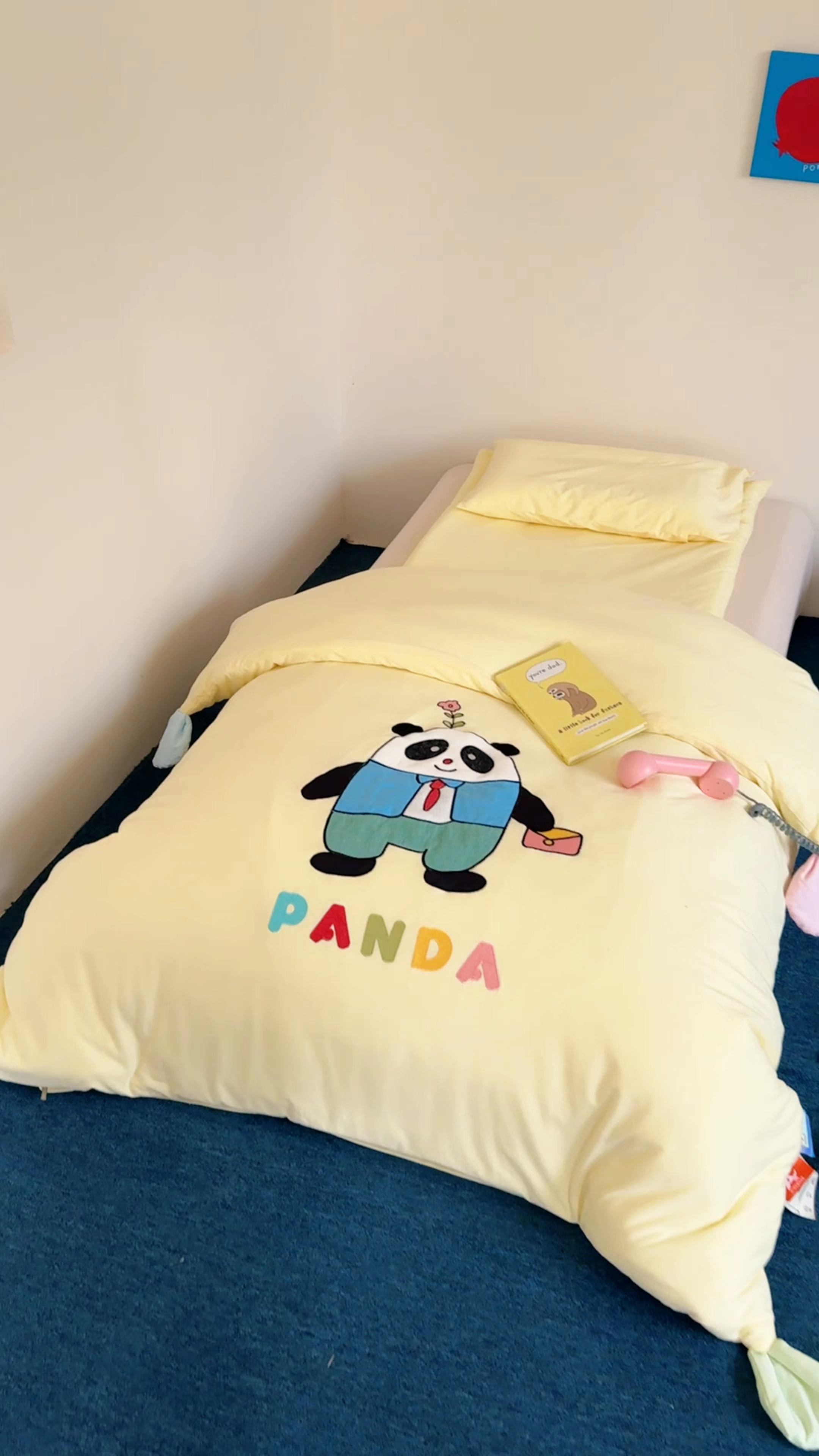 91家纺网 家纺一手货源 找家纺 喜多兔儿童家纺 2025新款小梦幻纯棉针织棉紧密纺绣花幼儿园被子三件套 黄色梦幻小熊猫