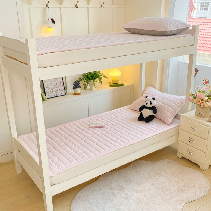 91家纺网 家纺一手货源 找家纺 麒东家纺 2025新款学生纯色水洗棉夹棉床垫 玉色