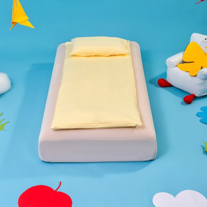 91家纺网 家纺一手货源 找家纺 喜多兔儿童家纺 2025新款小梦幻纯棉针织棉紧密纺绣花幼儿园被子三件套 黄色梦幻小鸭子