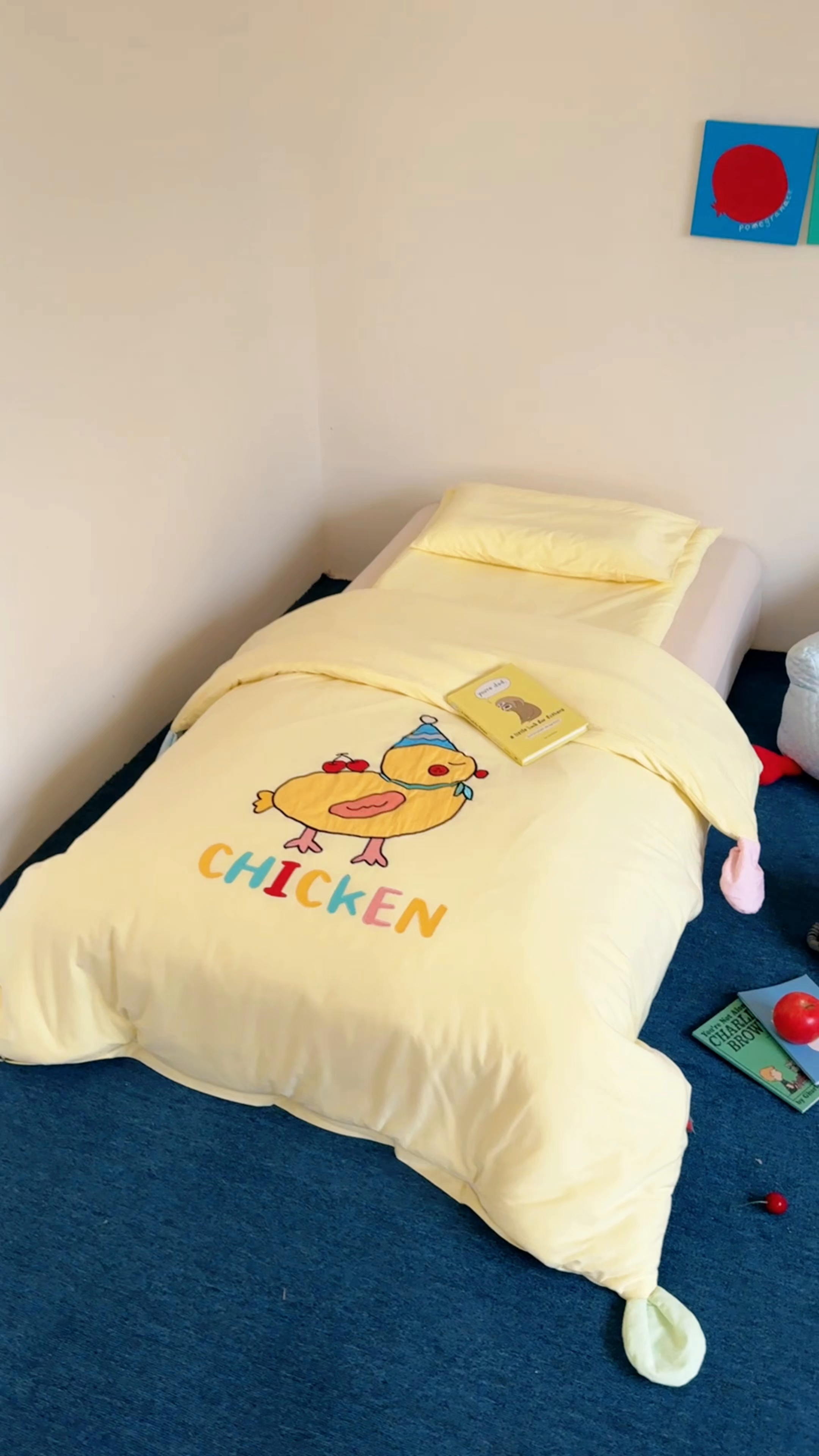 91家纺网 家纺一手货源 找家纺 喜多兔儿童家纺 2025新款小梦幻纯棉针织棉紧密纺绣花幼儿园被子三件套 黄色梦幻小鸭子