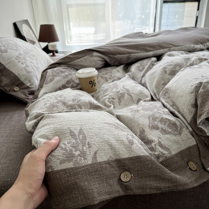 91家纺网 家纺一手货源 找家纺 漫仙阁家纺 2025秋冬新品加厚高克重复古风双层纱印花四件套 城堡花园