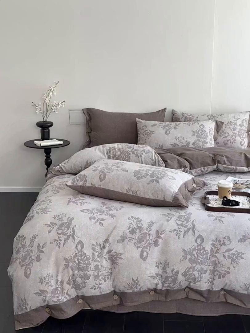 91家纺网 家纺一手货源 找家纺 漫仙阁家纺 2025秋冬新品加厚高克重复古风双层纱印花四件套 城堡花园