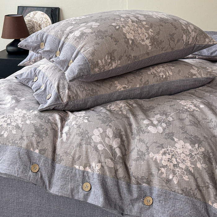 91家纺网 家纺一手货源 找家纺 漫仙阁家纺 2025秋冬新品加厚高克重复古风双层纱印花四件套 曼妙花园-灰