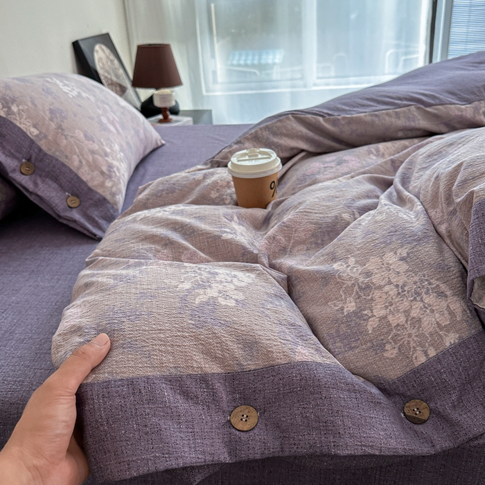 91家纺网 家纺一手货源 找家纺 漫仙阁家纺 2025秋冬新品加厚高克重复古风双层纱印花四件套 曼妙花园-紫