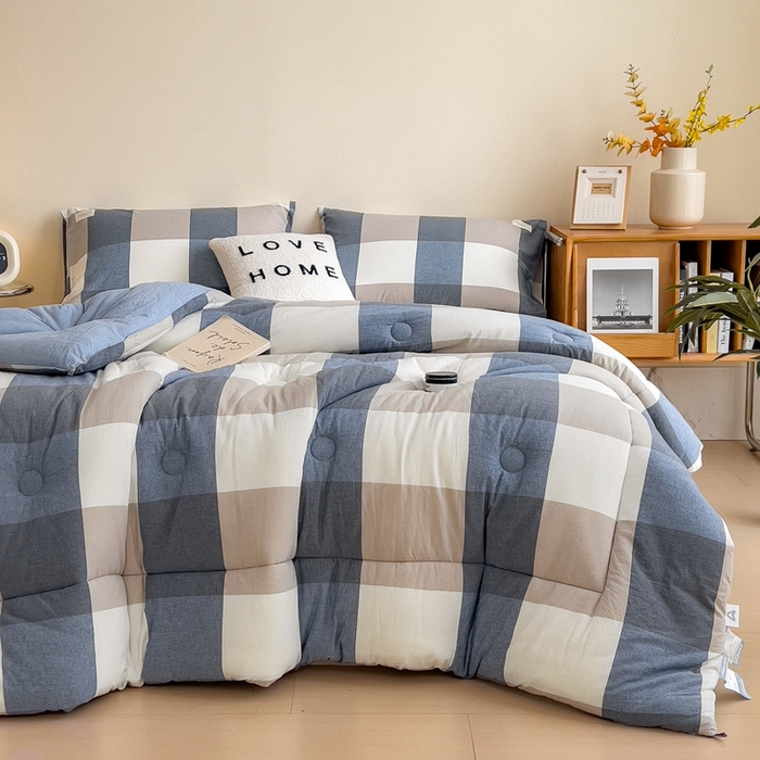 91家纺网 家纺一手货源 找家纺 宝士康家纺 2025新品10A抗菌无印风学生季春秋被/被芯/跨境/外贸 深蓝大格