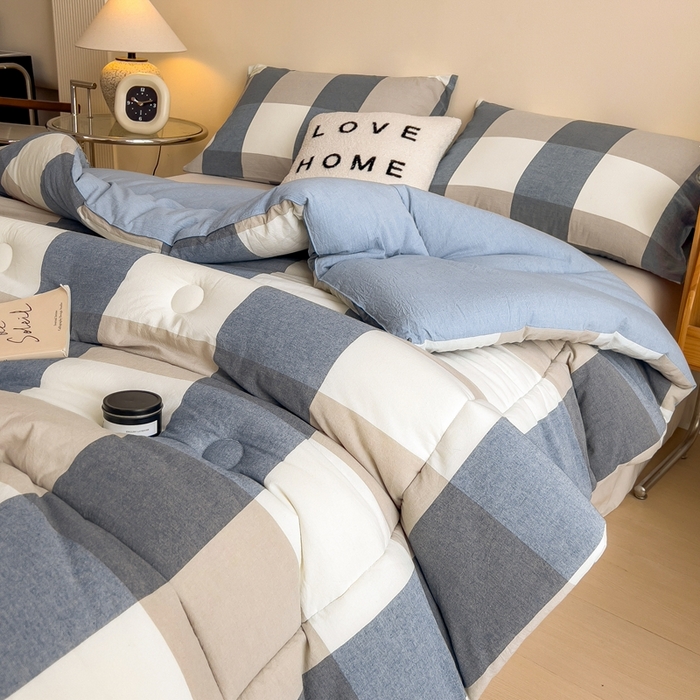 91家纺网 家纺一手货源 找家纺 宝士康家纺 2025新品10A抗菌无印风学生季春秋被/被芯/跨境/外贸 深蓝大格