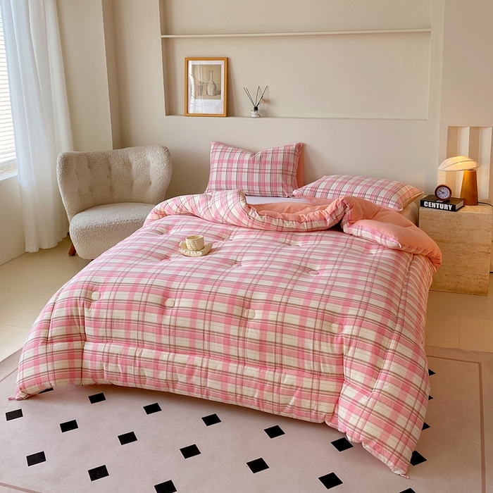 91家纺网 家纺一手货源 找家纺 宝士康家纺 2025新品10A抗菌无印风学生季春秋被/被芯/跨境/外贸 初春粉