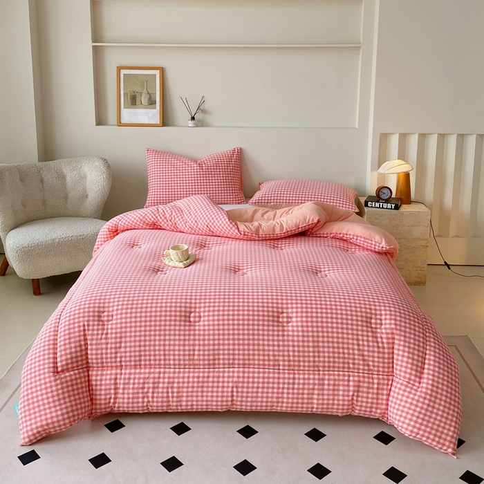 91家纺网 家纺一手货源 找家纺 宝士康家纺 2025新品10A抗菌无印风学生季春秋被/被芯/跨境/外贸 粉小格