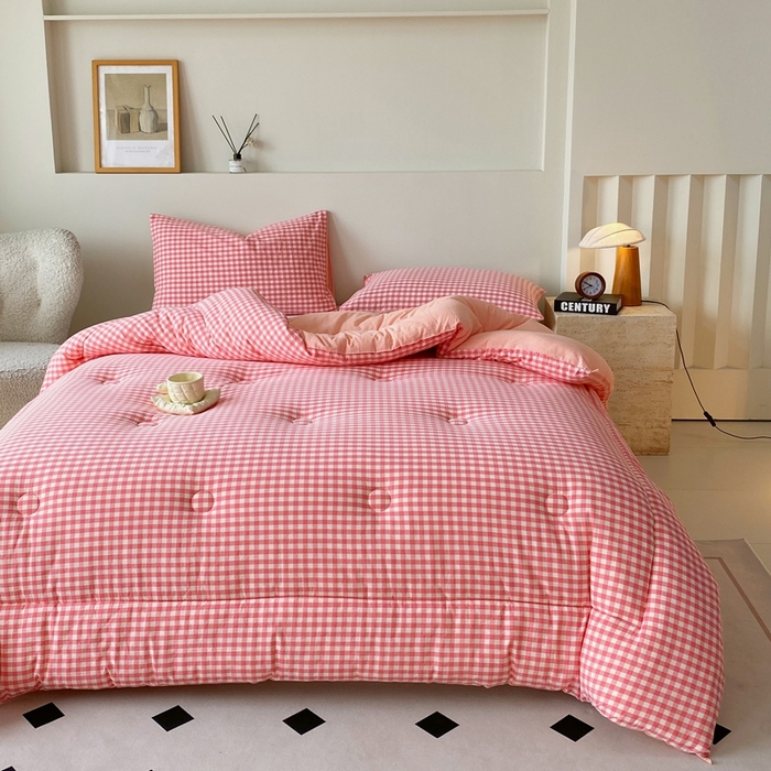 91家纺网 家纺一手货源 找家纺 宝士康家纺 2025新品10A抗菌无印风学生季春秋被/被芯/跨境/外贸 粉小格