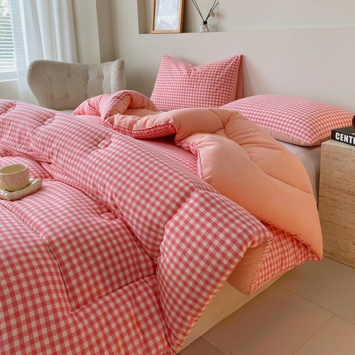 91家纺网 家纺一手货源 找家纺 宝士康家纺 2025新品10A抗菌无印风学生季春秋被/被芯/跨境/外贸 粉小格