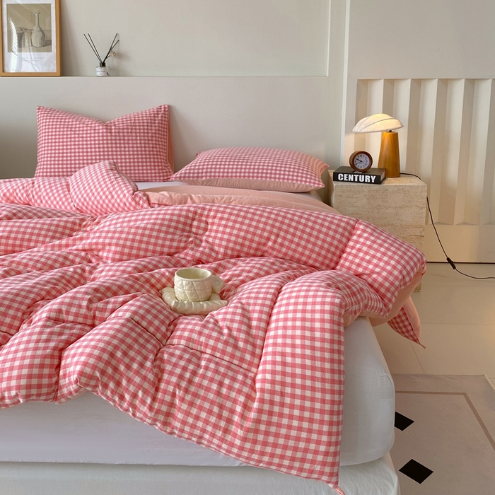 91家纺网 家纺一手货源 找家纺 宝士康家纺 2025新品10A抗菌无印风学生季春秋被/被芯/跨境/外贸 粉小格