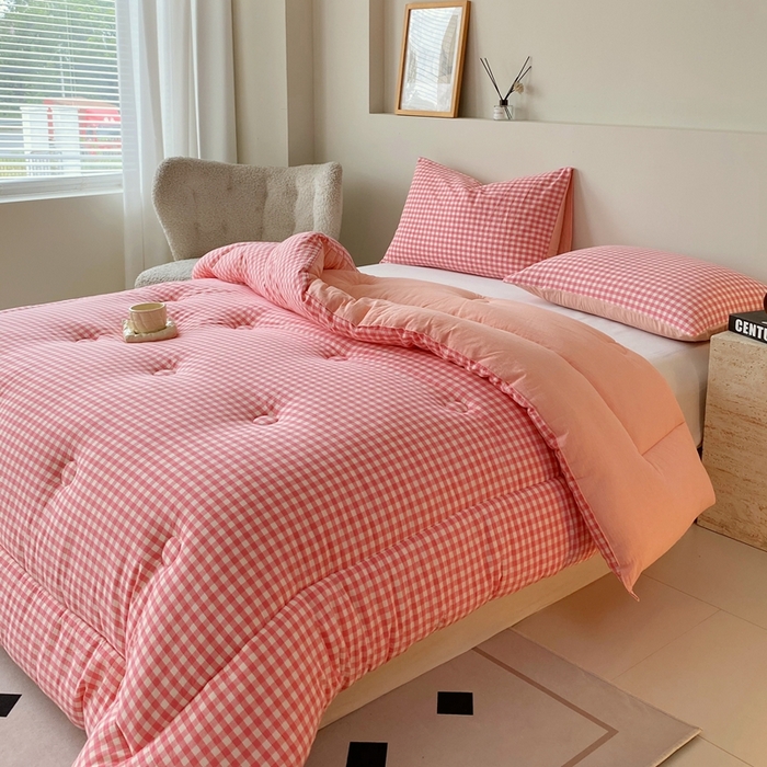 91家纺网 家纺一手货源 找家纺 宝士康家纺 2025新品10A抗菌无印风学生季春秋被/被芯/跨境/外贸 粉小格