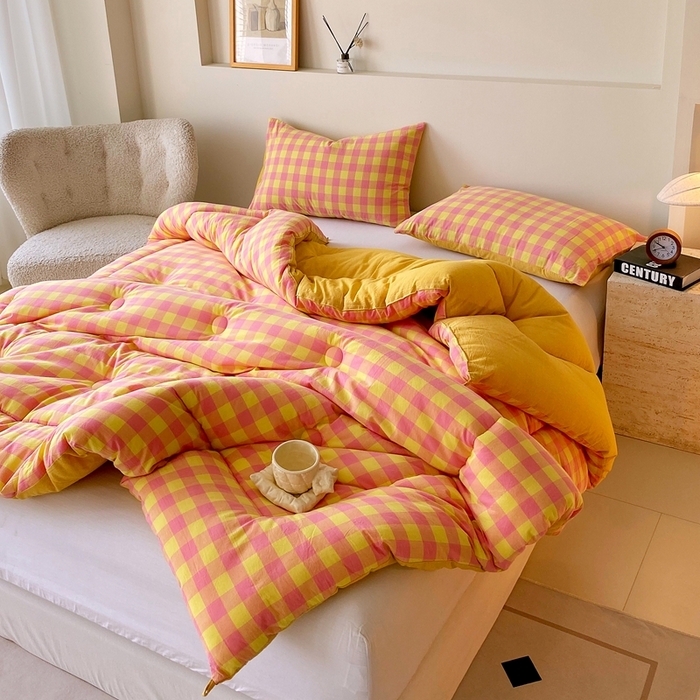 91家纺网 家纺一手货源 找家纺 宝士康家纺 2025新品10A抗菌无印风学生季春秋被/被芯/跨境/外贸 黄粉中格