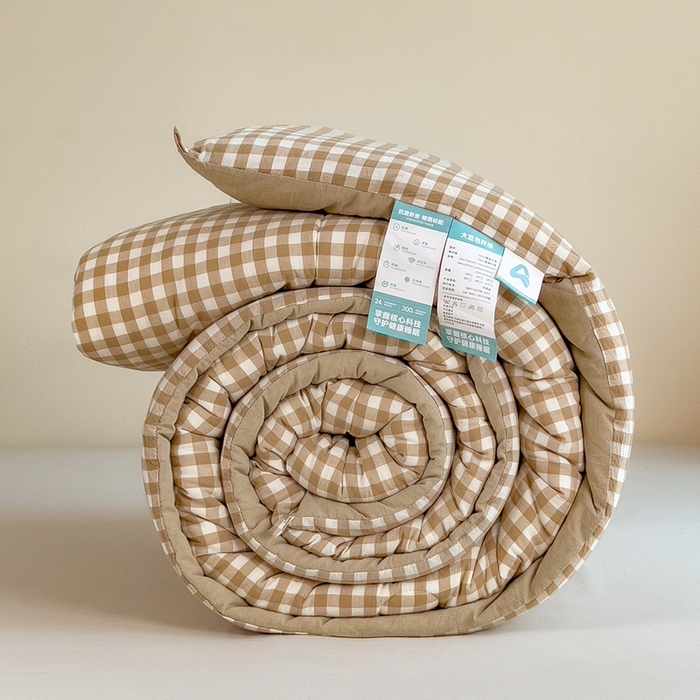 91家纺网 家纺一手货源 找家纺 宝士康家纺 2025新品10A抗菌无印风学生季春秋被/被芯/跨境/外贸 咖小格